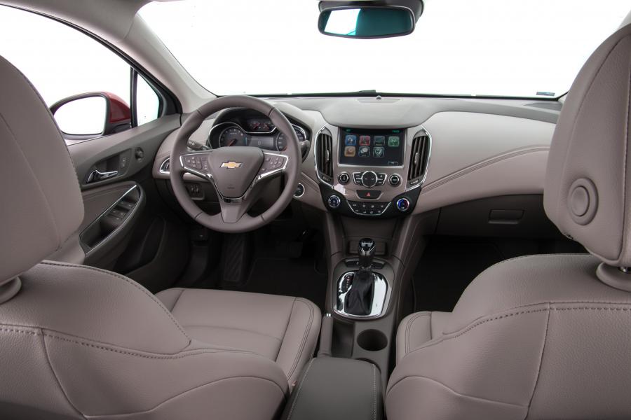 Торпедо Chevrolet Cruze Sport6 2017 года  (LA) (фото 19 из 31)